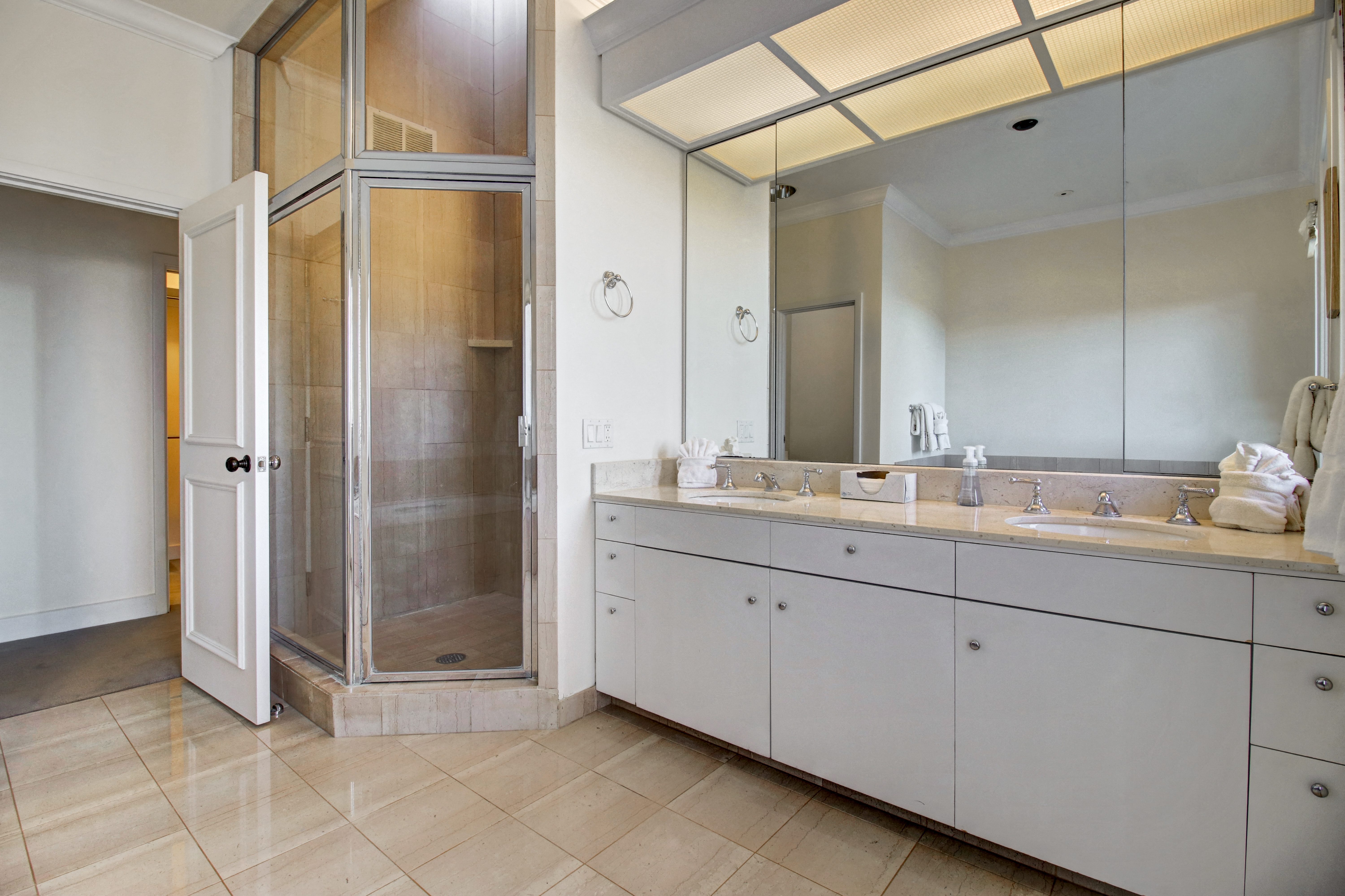 Gallery Photo 16